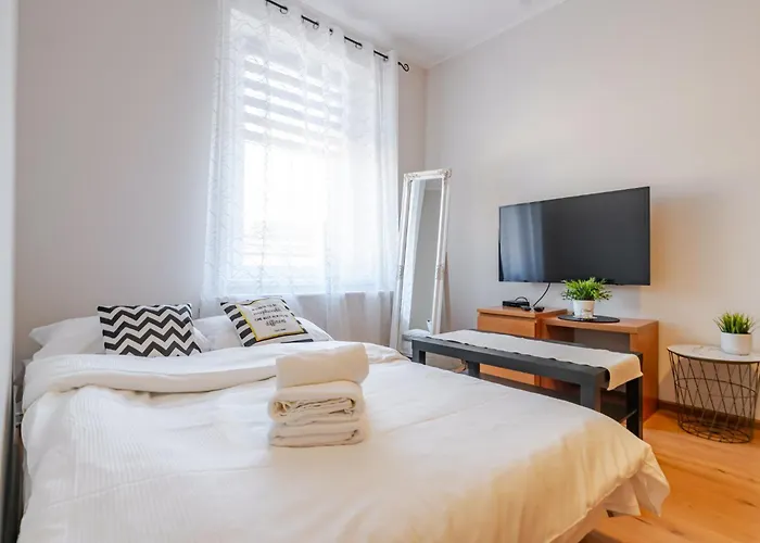 Strzelecka Urban By Bookinghost *