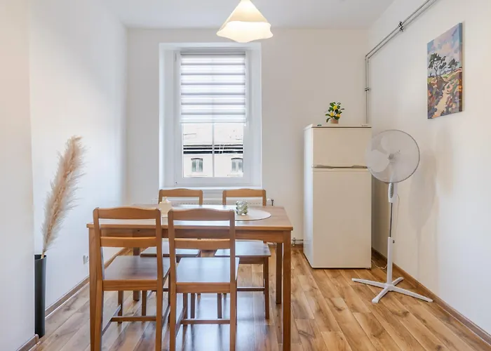 Strzelecka Urban By Bookinghost *